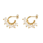 E.B.belle Brincos de argola de pérola de água doce super elegantes e delicados, mini brinco de pérola de ouro banhado a ouro 18K