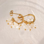 E.B.belle Brincos de argola de pérola de água doce super elegantes e delicados, mini brinco de pérola de ouro banhado a ouro 18K