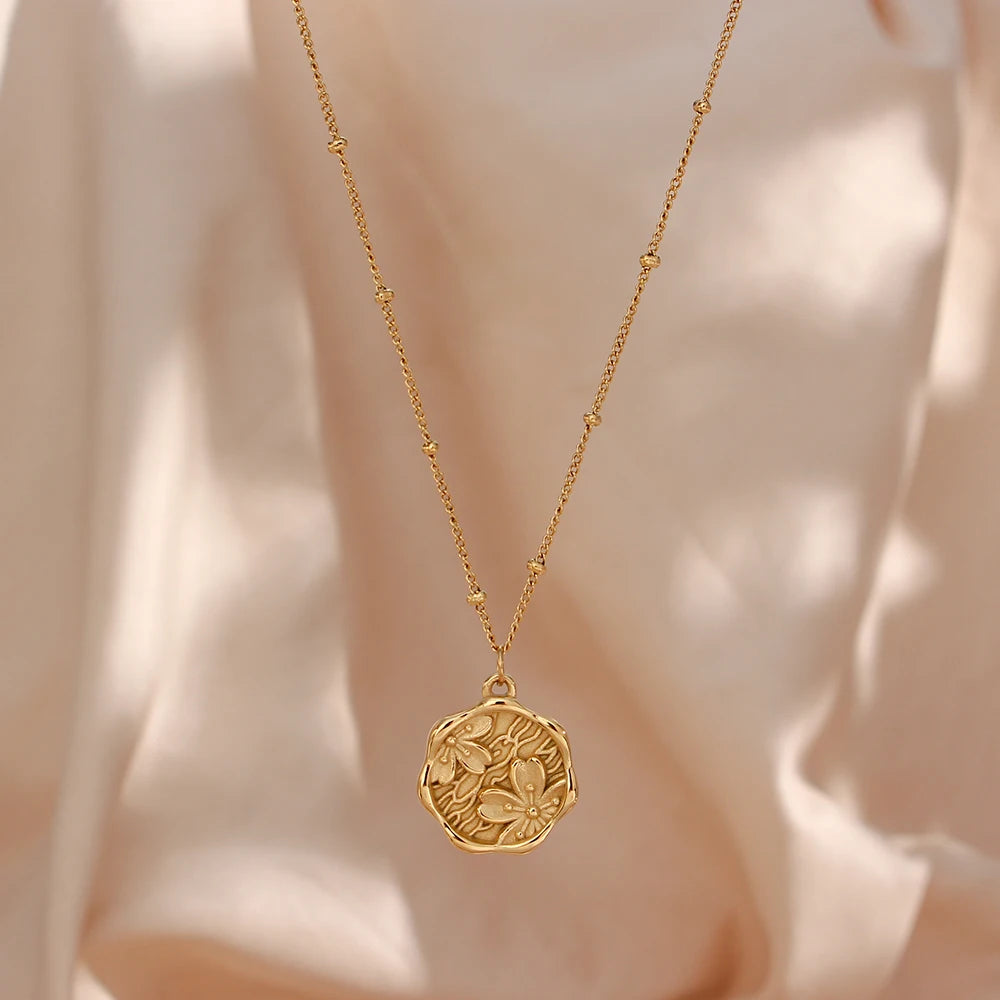 E.B.belle-Colar de aço inoxidável para mulher, banhado a ouro 18K, fundição romântica doce, colar Sakura, flores de cerejeira, colares de flores