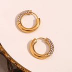 E.B.belle Brincos circulares semi-incrustados de zircônia, cor prata, aço inoxidável 316L, brincos femininos, joias banhadas a ouro 18K