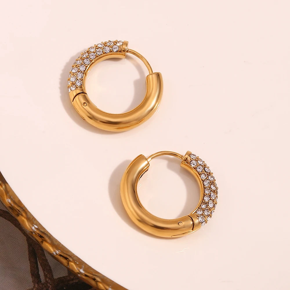 E.B.belle Brincos circulares semi-incrustados de zircônia, cor prata, aço inoxidável 316L, brincos femininos, joias banhadas a ouro 18K