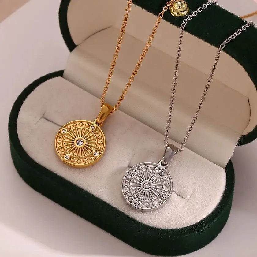 Clássico minimalista redondo banhado a ouro colares de moedas para mulheres, aço inoxidável, impermeável círculo pingente colarinho, cor prata