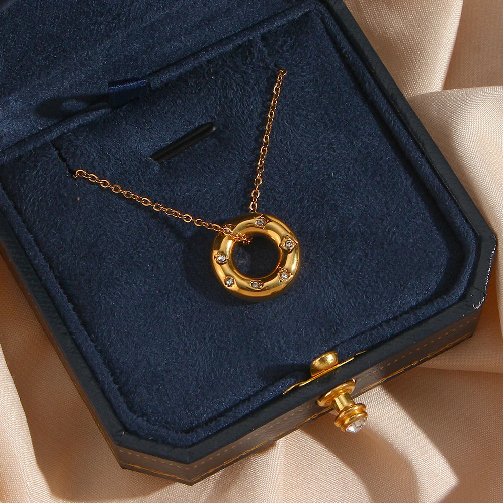 Ebbelle novo cristal pavimentado redondo grosso brincos de argola forma donut pingente de ouro colar conjunto de jóias de aço inoxidável para mulher