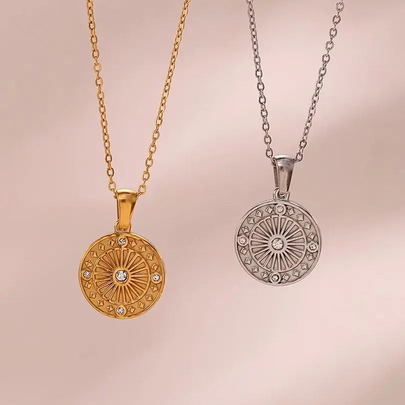 Clássico minimalista redondo banhado a ouro colares de moedas para mulheres, aço inoxidável, impermeável círculo pingente colarinho, cor prata