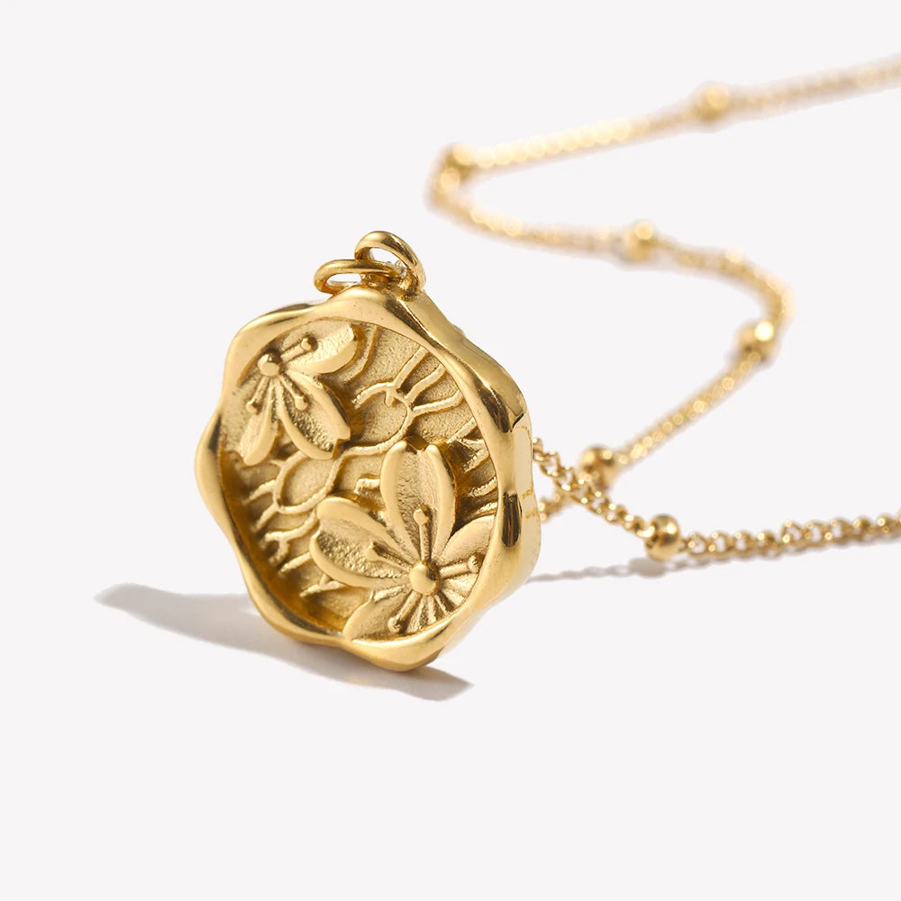 E.B.belle-Colar de aço inoxidável para mulher, banhado a ouro 18K, fundição romântica doce, colar Sakura, flores de cerejeira, colares de flores