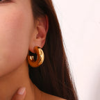 E.B.belle Brincos de argola banhados a ouro, leves e ocos, para mulheres, minimalistas, de aço inoxidável, à prova d'água, sem manchas