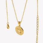 Clássico minimalista redondo banhado a ouro colares de moedas para mulheres, aço inoxidável, impermeável círculo pingente colarinho, cor prata