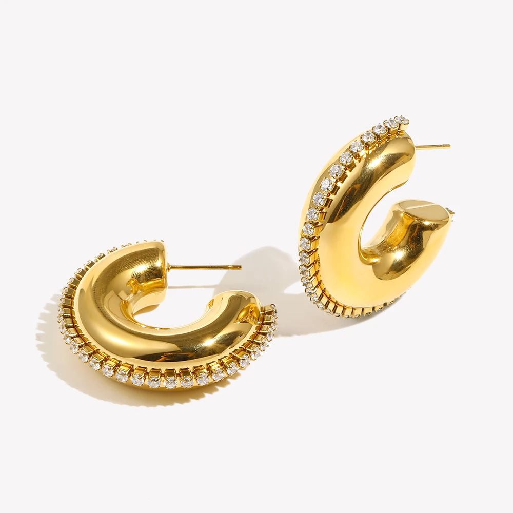 E.B.belle Brincos de argola ocos lisos com acabamento em zircônia, joias hipoalergênicas de aço inoxidável, brincos femininos banhados a ouro 18K