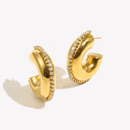 E.B.belle Brincos de argola ocos lisos com acabamento em zircônia, joias hipoalergênicas de aço inoxidável, brincos femininos banhados a ouro 18K