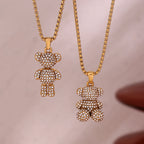 E.B.belle Colar com pingente de urso sentado, resistente à água, banhado a ouro 18K, aço inoxidável 316L