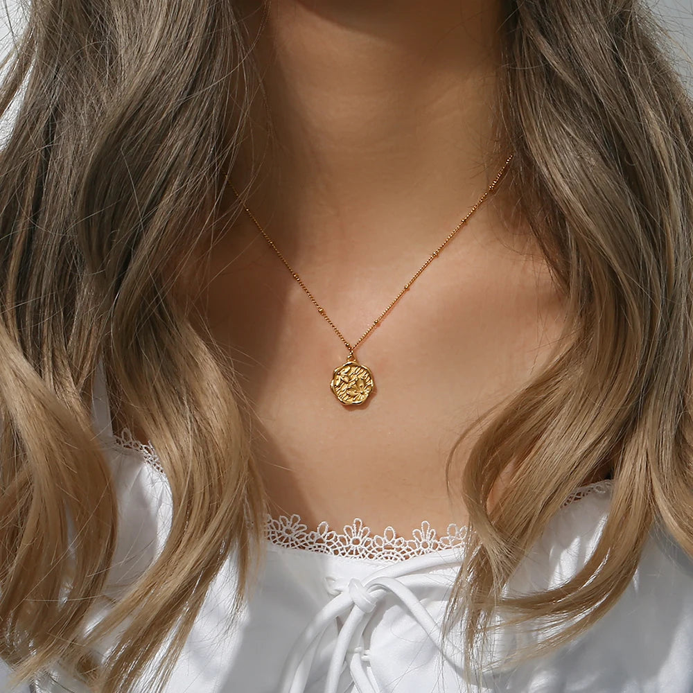 E.B.belle-Colar de aço inoxidável para mulher, banhado a ouro 18K, fundição romântica doce, colar Sakura, flores de cerejeira, colares de flores