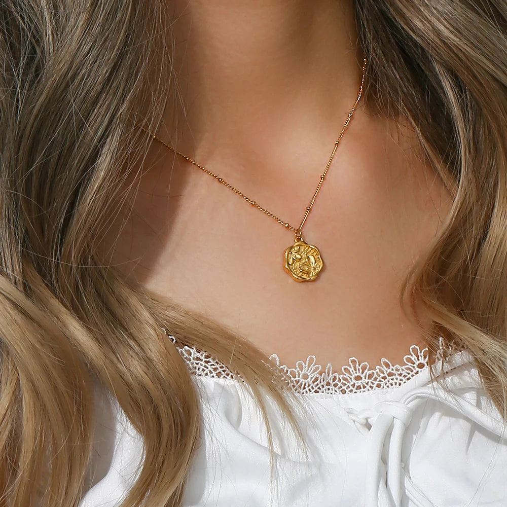 E.B.belle-Colar de aço inoxidável para mulher, banhado a ouro 18K, fundição romântica doce, colar Sakura, flores de cerejeira, colares de flores