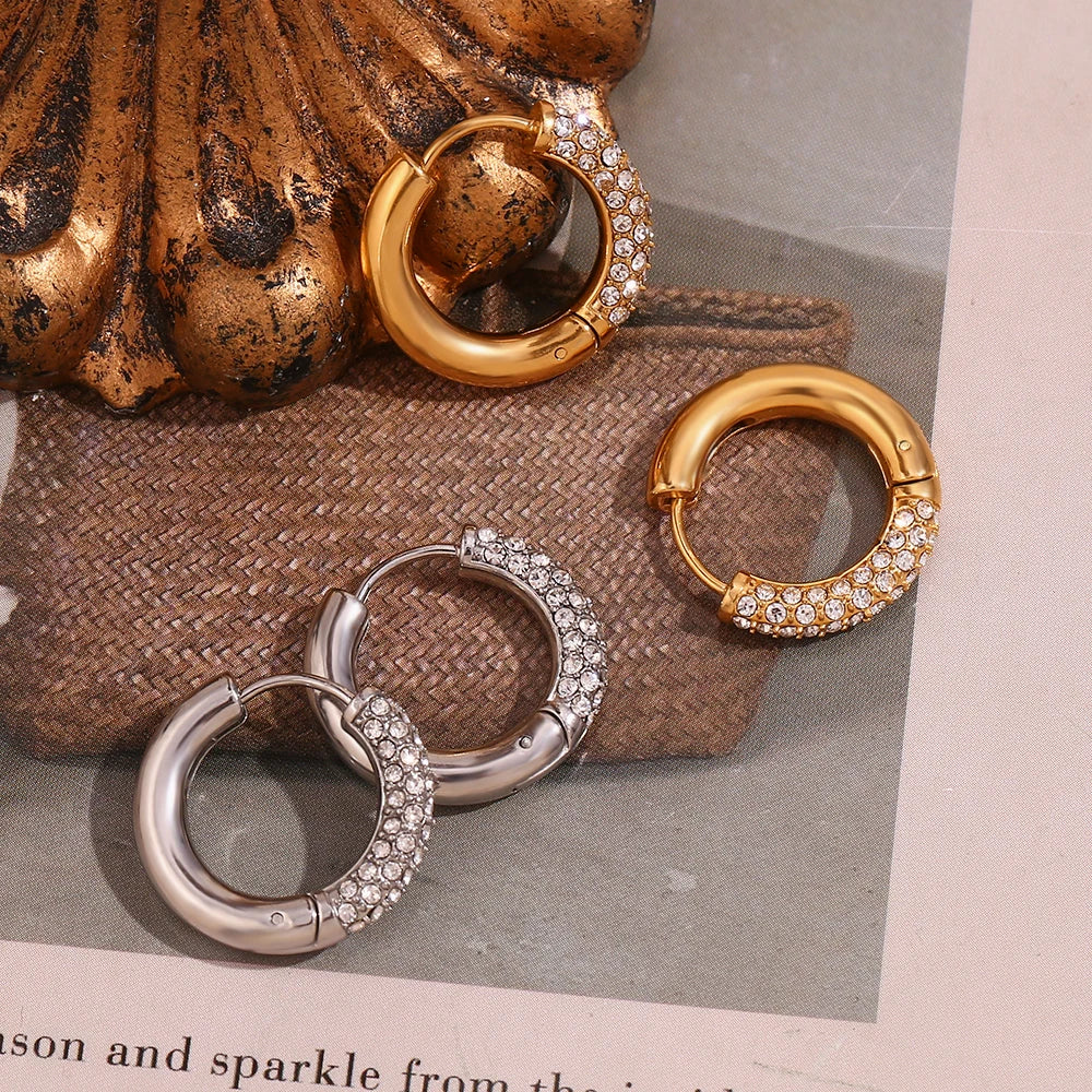 E.B.belle Brincos circulares semi-incrustados de zircônia, cor prata, aço inoxidável 316L, brincos femininos, joias banhadas a ouro 18K