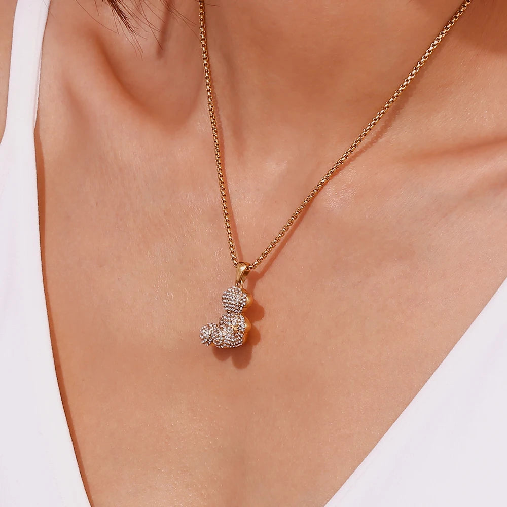 E.B.belle Colar com pingente de urso sentado, resistente à água, banhado a ouro 18K, aço inoxidável 316L