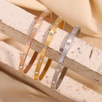 E.B.belle Pulseira com fivela de zircônia pontilhada, resistente à água, pulseira de aço inoxidável 316L para mulheres, joias banhadas a ouro 18K