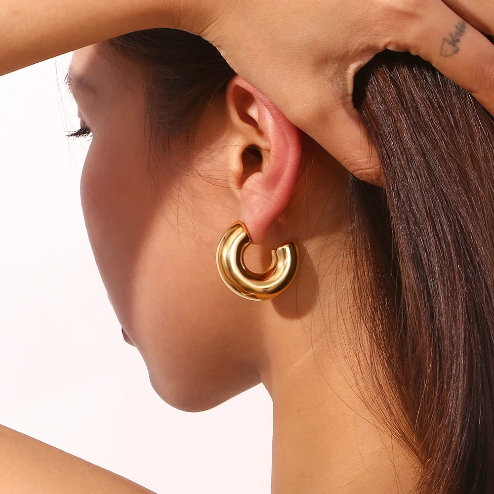 E.B.belle Brincos de argola banhados a ouro, leves e ocos, para mulheres, minimalistas, de aço inoxidável, à prova d'água, sem manchas