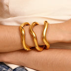 Ebbelle Pulseira aberta de onda líquida irregular exagerada banhada a ouro 18K pulseiras de mão femininas joias de aço inoxidável