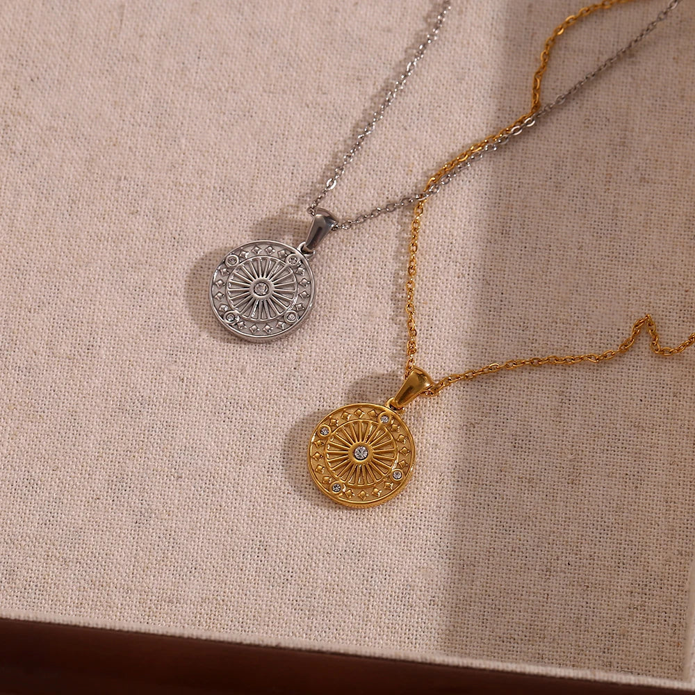 Clássico minimalista redondo banhado a ouro colares de moedas para mulheres, aço inoxidável, impermeável círculo pingente colarinho, cor prata