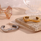 Ebbelle Pulseira aberta de onda líquida irregular exagerada banhada a ouro 18K pulseiras de mão femininas joias de aço inoxidável