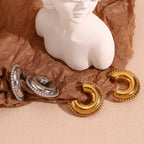 E.B.belle Brincos de argola ocos lisos com acabamento em zircônia, joias hipoalergênicas de aço inoxidável, brincos femininos banhados a ouro 18K
