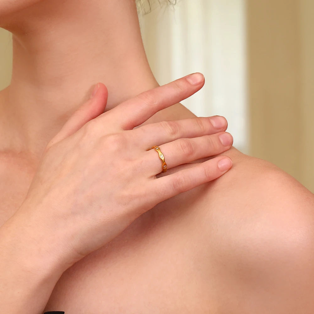 Ebbelle strass oito awn estrela forma de onda anel de aço inoxidável 18k banhado a ouro requintado jóias femininas para festa namoro